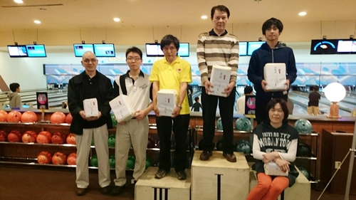 チョッピリ緊張気味の表彰者6名