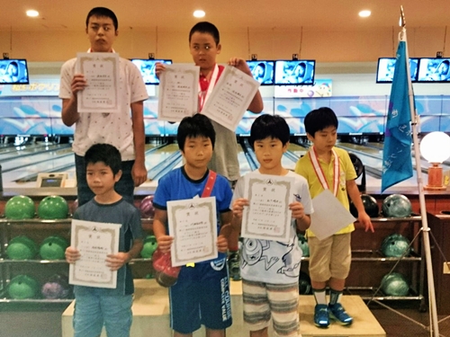 表彰台ジュニア男子の6人