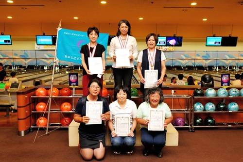 笑顔の表彰者6名