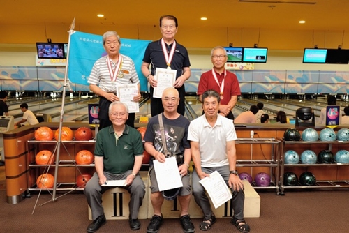 笑顔の表彰者6名