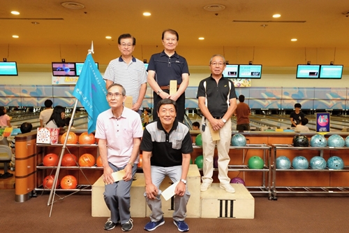 笑顔の表彰者６名